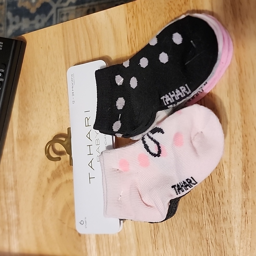 ❤️ Tahari baby socks